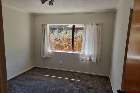 Photo of property in 47 Dalwhinnie Parade, Highland Park, Auckland, 2010