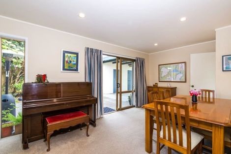 Photo of property in 9 Reeves Road, Acacia Bay, Taupo, 3330
