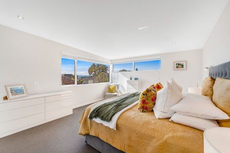 Photo of property in 33 Luplau Crescent, Cockle Bay, Auckland, 2014