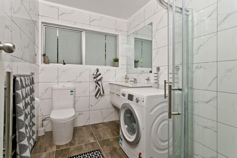 Photo of property in 11 Beaudine Avenue, Glenfield, Auckland, 0629