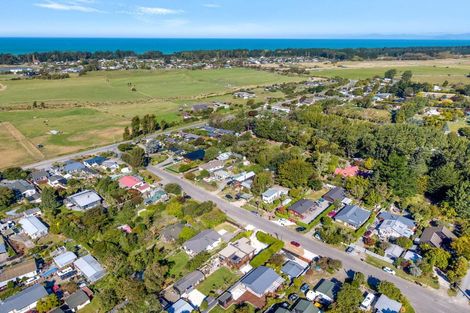 Photo of property in 14 Queens Avenue, Waikuku Beach, 7402