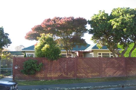 Photo of property in 37 Shaw Avenue, New Brighton, Christchurch, 8083