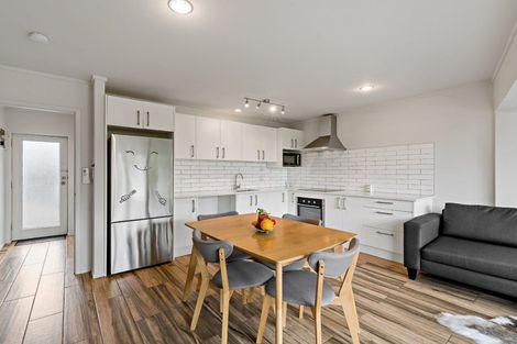 Photo of property in 3/18 Parr Terrace, Castor Bay, Auckland, 0620