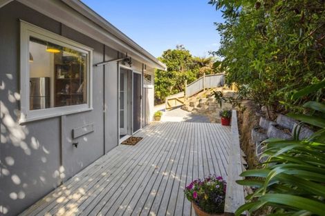 Photo of property in 6b Rewa Terrace, Tawa, Wellington, 5028