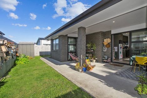 Photo of property in 1 Poutawa Lane, Clarks Beach, 2122