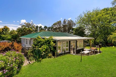 Photo of property in 917 South Head Road, South Head, Helensville, 0874
