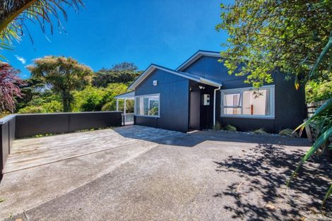 Photo of property in 98 Seaview Road, Piha, New Lynn, 0772