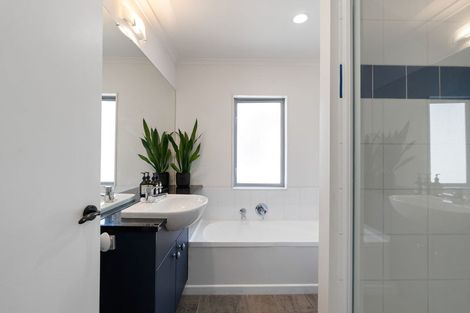 Photo of property in 2/15 Roxburgh Street, Mount Victoria, Wellington, 6011