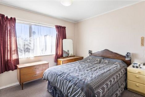 Photo of property in 2/6 Kennington Drive, Clendon Park, Auckland, 2103