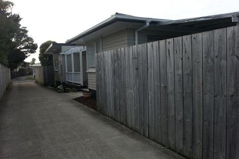 Photo of property in 42 Cobham Crescent, Kelston, Auckland, 0602