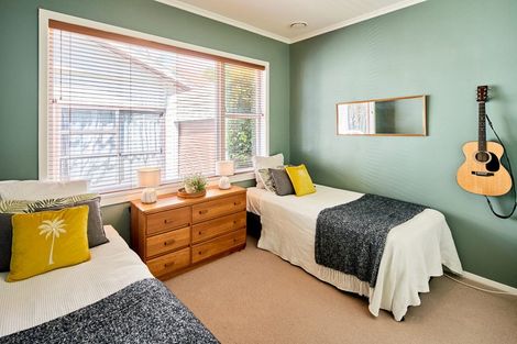 Photo of property in 2 Roxburgh Grove, Petone, Lower Hutt, 5012