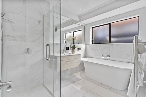 Photo of property in 3 Citation Way, Botany Downs, Auckland, 2010