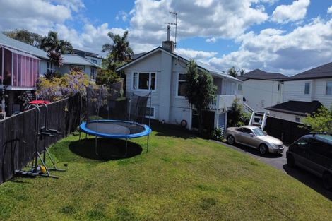 Photo of property in 12 Coniston Avenue, Te Atatu South, Auckland, 0610