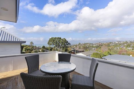 Photo of property in 2/9 Colmar Road, Mellons Bay, Auckland, 2014