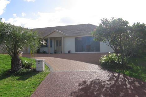 Photo of property in 41 Connemara Court, West Harbour, Auckland, 0618