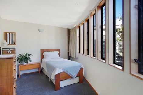 Photo of property in 65 Forrest Hill Road, Milford, Auckland, 0620