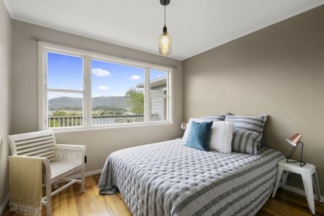 Photo of property in 121 Wainuiomata Road, Wainuiomata, Lower Hutt, 5014