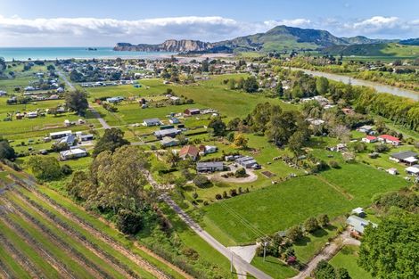 Photo of property in 76 Banks Street, Tolaga Bay, 4077