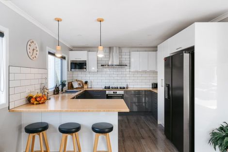 Photo of property in 28 Araroa Place, Papamoa Beach, Papamoa, 3118