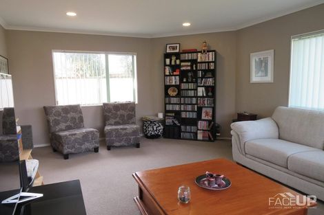 Photo of property in 22 Connemara Court, West Harbour, Auckland, 0618