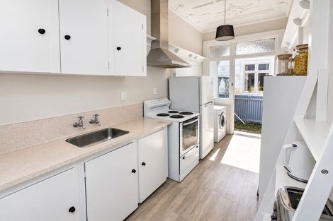Photo of property in 38 Hargest Crescent, Saint Kilda, Dunedin, 9012