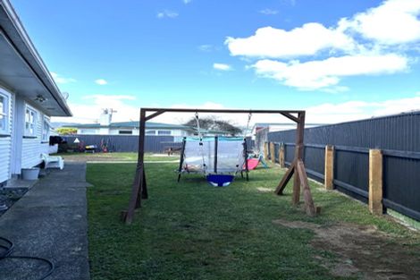 Photo of property in 2 Selwyn Street, Levin, 5510