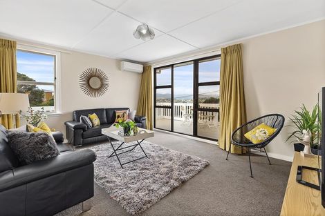 Photo of property in 2 Rakihau Place, Titahi Bay, Porirua, 5022