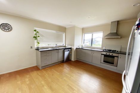 Photo of property in 23 Baverstock Road, Flat Bush, Auckland, 2016