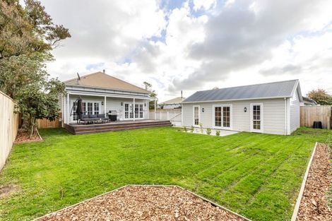 Photo of property in 17 Perrin Place, Kelvin Grove, Palmerston North, 4414