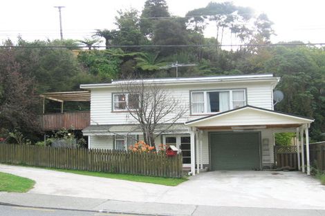 Photo of property in 18 Pinehaven Road, Pinehaven, Upper Hutt, 5019