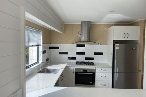 Photo of property in 1/4 Mossop Rise, Glenfield, Auckland, 0629