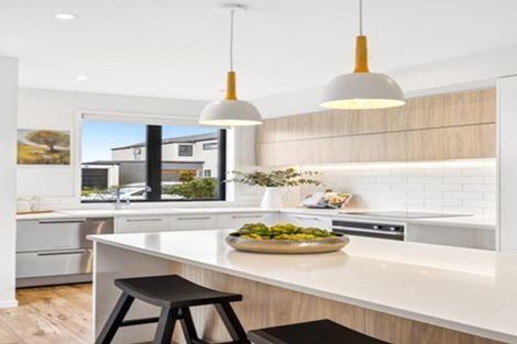 Photo of property in 24 Tapuwae Way, Mangere Bridge, Auckland, 2022