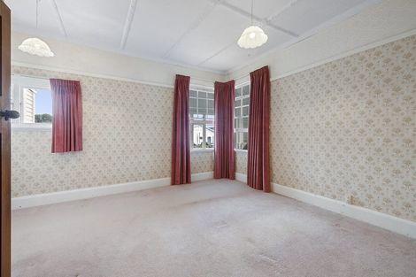 Photo of property in 17 Barrett Street, Westown, New Plymouth, 4310