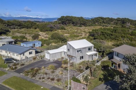 Photo of property in 12 Scott Avenue, Otaki Beach, Otaki, 5512