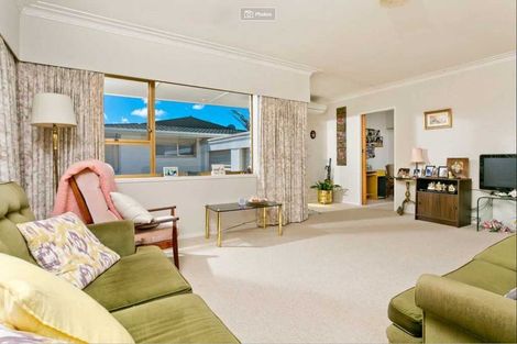 Photo of property in 2/4 Nea Place, Hillcrest, Auckland, 0627