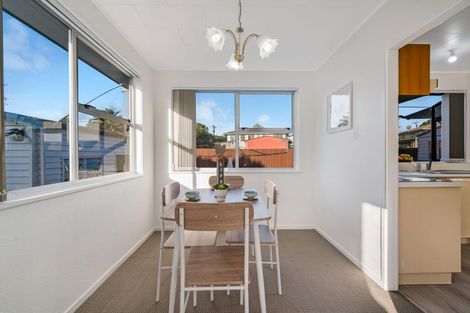 Photo of property in 39 Thornlow Street, Glendene, Auckland, 0602