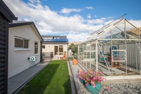 Photo of property in 22 Old Station Avenue, Wanaka, 9305