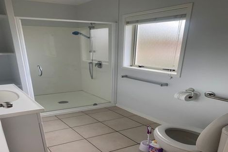 Photo of property in 164a Sunnynook Road, Sunnynook, Auckland, 0620