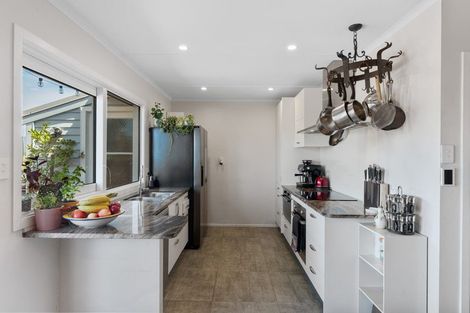 Photo of property in 51 Toru Road, Paraparaumu Beach, Paraparaumu, 5032