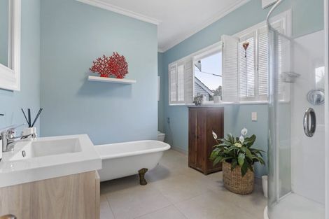 Photo of property in 73 Norwood Road, Bayswater, Auckland, 0622