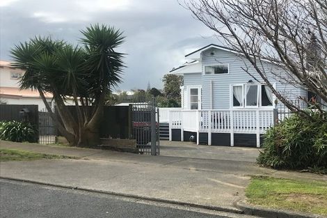 Photo of property in 7 Lane Road, Weymouth, Auckland, 2103