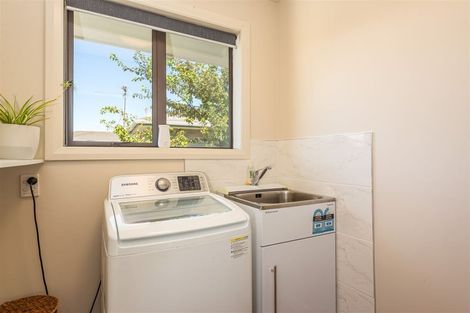 Photo of property in 61 Frensham Crescent, Woolston, Christchurch, 8062