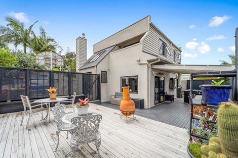 Photo of property in 2/86 Beach Road, Castor Bay, Auckland, 0620