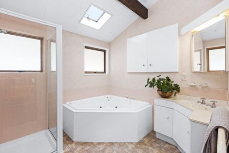 Photo of property in 8 Denholm Road, Hospital Hill, Napier, 4110