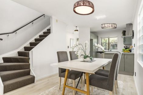 Photo of property in 27 Verdale Circle, Glen Eden, Auckland, 0602