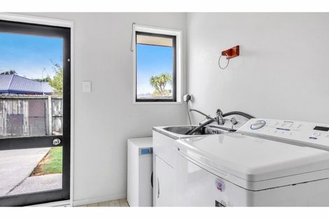 Photo of property in 6 Mclean Place, Woodend, 7610