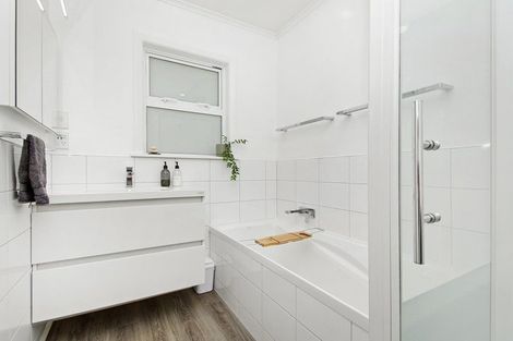 Photo of property in 37 Sunrise Boulevard, Tawa, Wellington, 5028