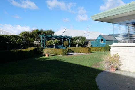 Photo of property in 69 Guildford Drive, Paraparaumu, 5032
