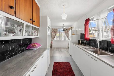 Photo of property in 13 Ewbank Place, Manurewa, Auckland, 2102