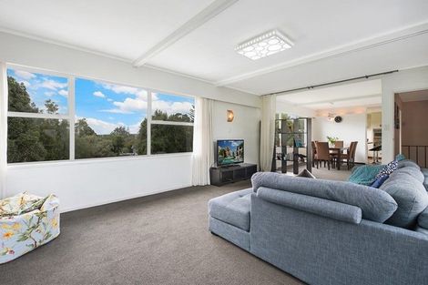 Photo of property in 4 Alton Terrace, Pakuranga Heights, Auckland, 2010